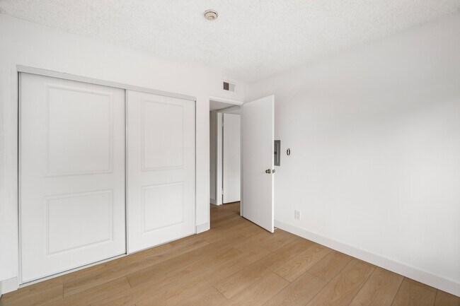 Building Photo - 1109 Summertime Ln