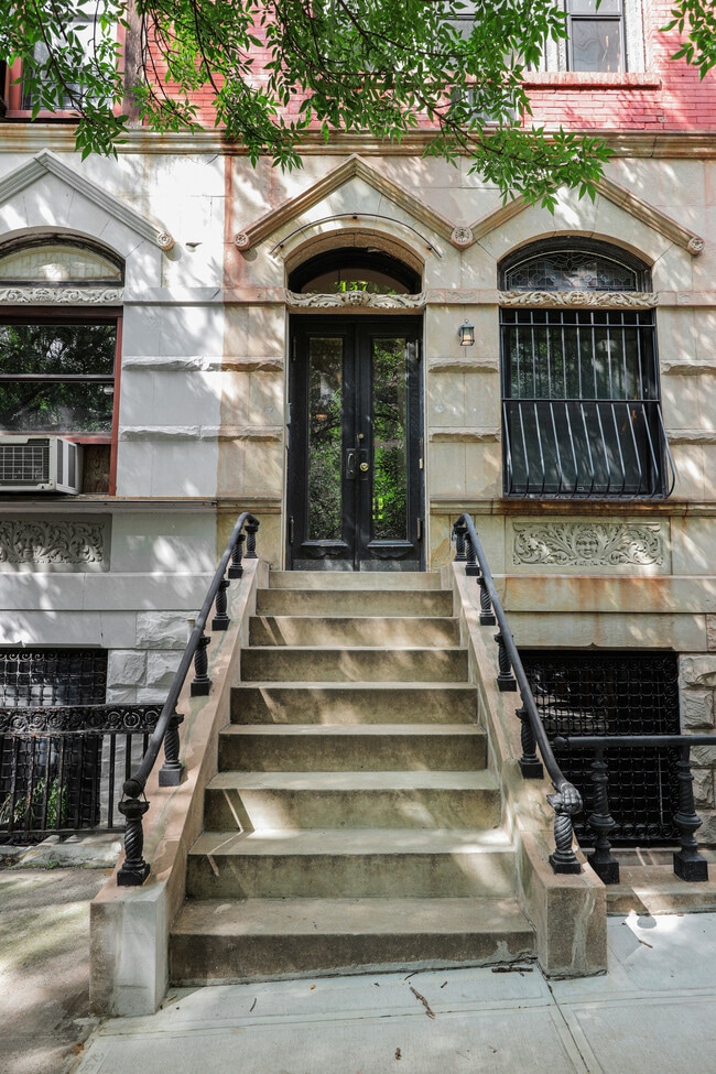 Building Photo - 157 W 93rd St