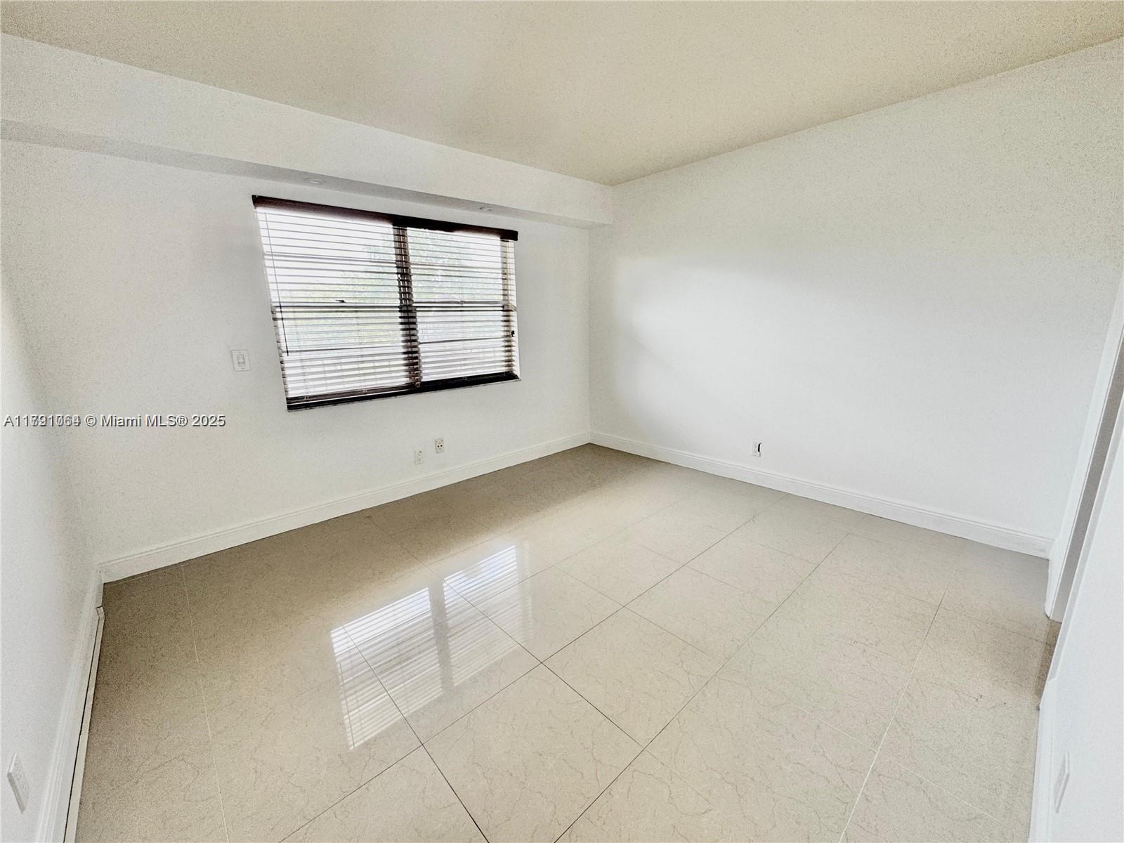 Building Photo - 3150 W Rolling Hills Cir