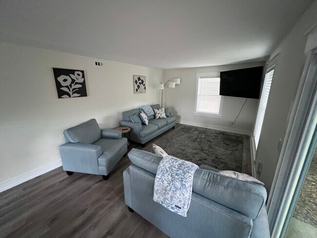 Building Photo - 208 A St