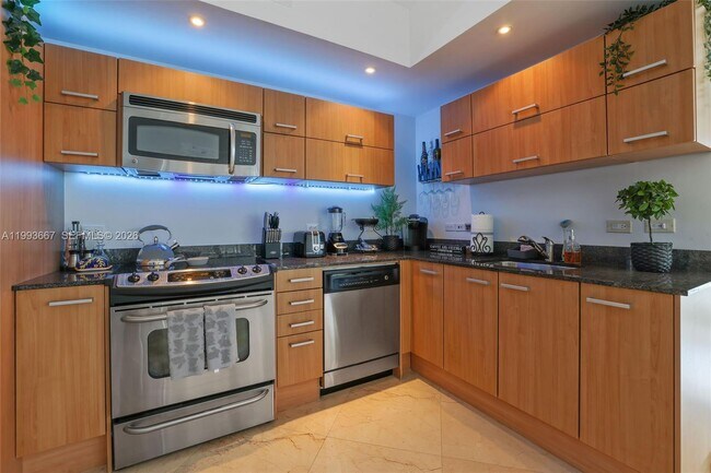 Building Photo - 350 S Miami Ave