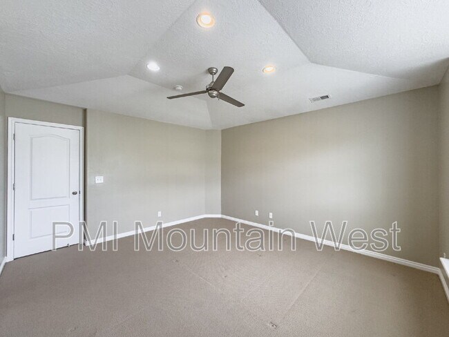 Building Photo - 948 Chelsea Ln