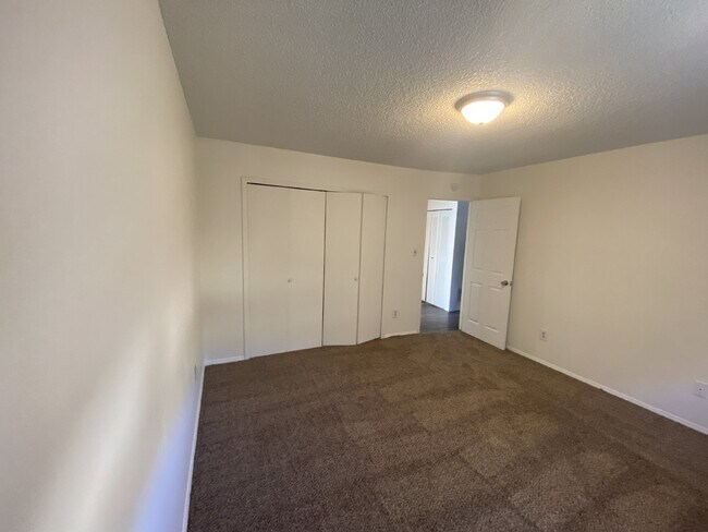 Building Photo - Available Immeditely!