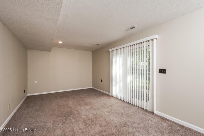 Building Photo - 8704 4 Oaks Ct