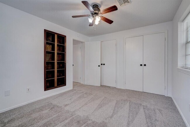 Building Photo - 503 Meadow Lake Dr