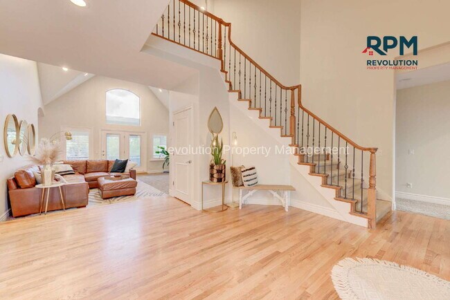 Building Photo - "Spacious Elegance: Stunning 6-Bedroom Ret...