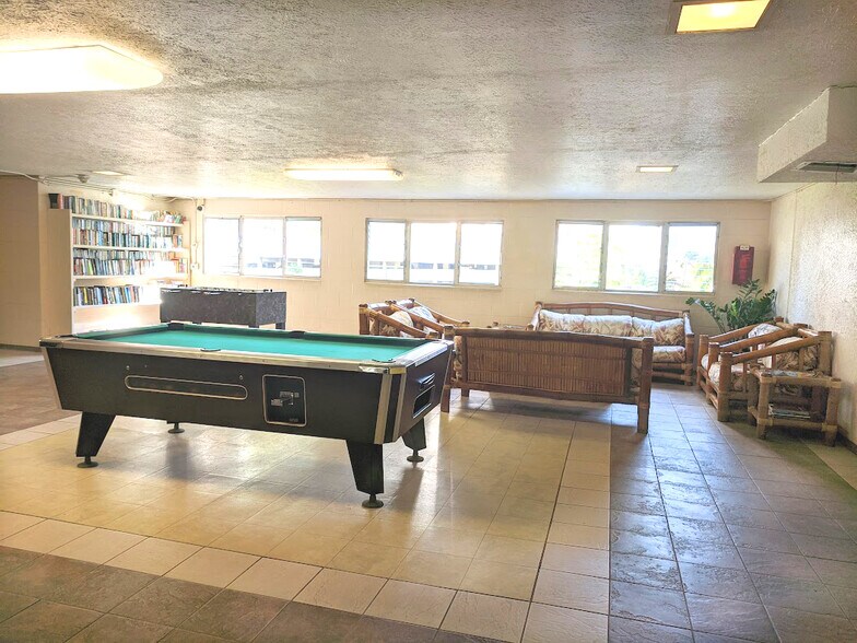 recreation center 1 - 2211 Ala Wai Blvd