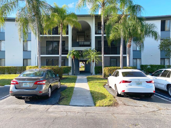 Building Photo - Beautiful 2 Bed / 2 Bath in Palm Club Vill...