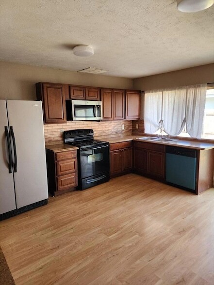 Building Photo - 6215 Cedar Ln