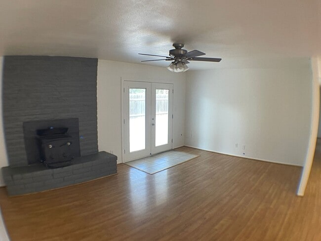 Building Photo - 3 Bedroom Home in Smokerise | Single-Level Living + Natural Light