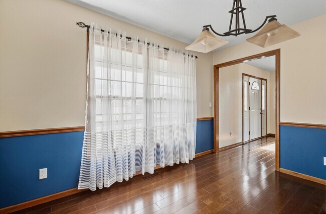 Building Photo - 2052 Ashford Rd