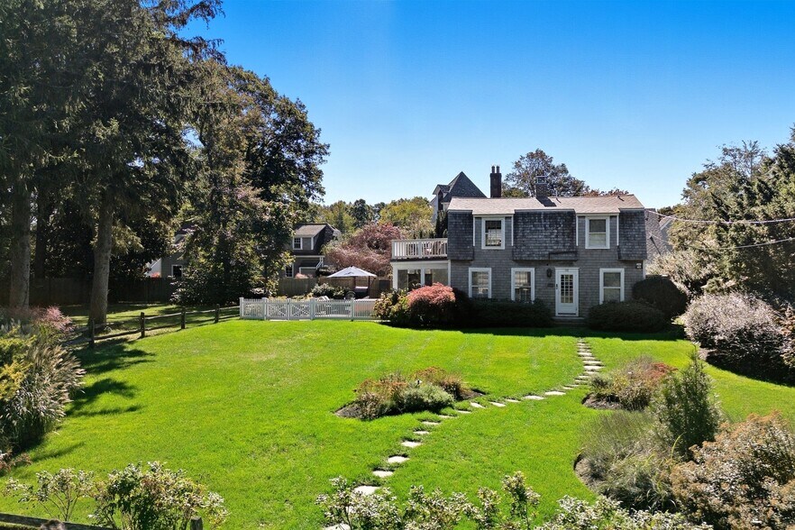 Building Photo - 11 Friendship Ln