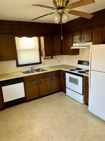 Building Photo - 1304 Faith Dr