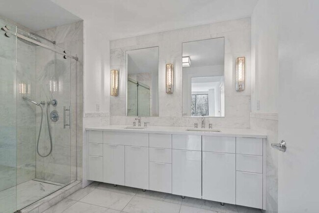 Building Photo - 9 Ave at Port Imperial