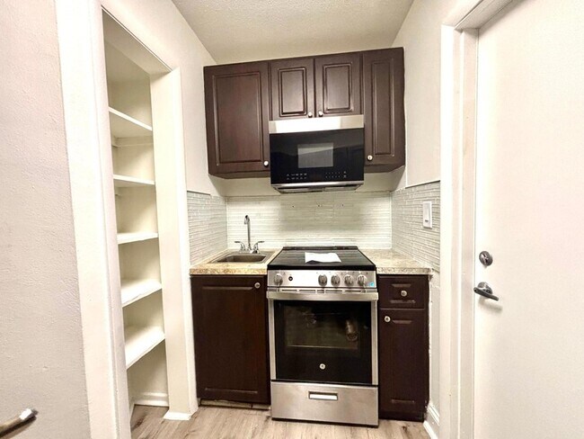 Building Photo - 431 W Camino Real