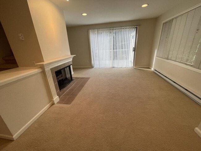 Building Photo - 1220 100th Pl NE