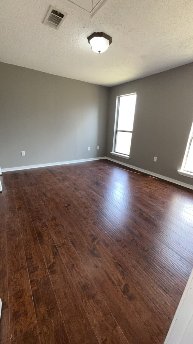 Building Photo - Reservoir living with utilities included for $2200!!