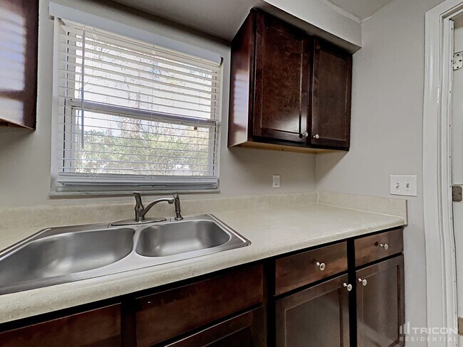 Building Photo - 1641 Rhonda Dr