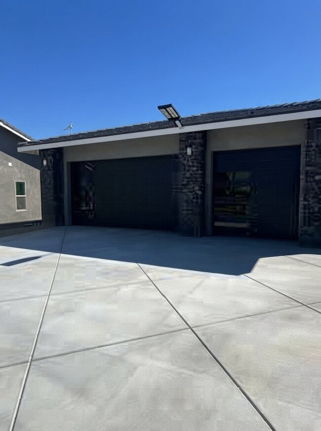 Building Photo - 17499 Sequoia St