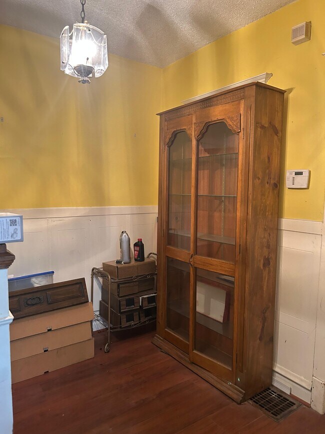 Building Photo - 7840 S Saginaw Ave