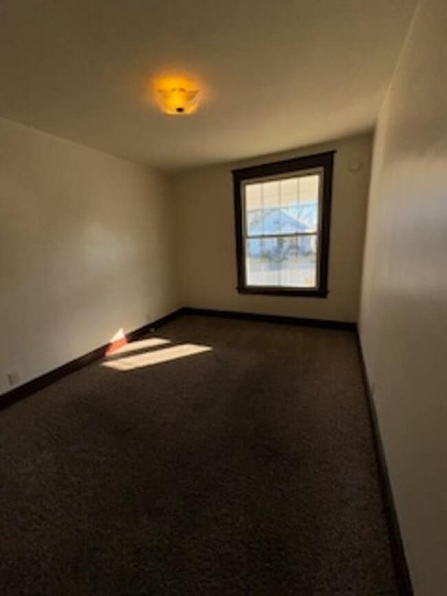 Building Photo - 804 E Virginia St