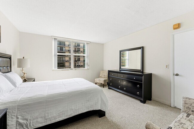 Building Photo - 3450 S Ocean Blvd