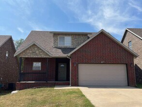 Building Photo - Four Bedroom home in SE Springfield!