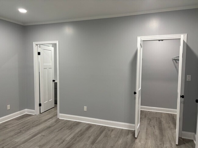 Building Photo - Fully renovated 3 bedroom 2 bathroom house!   Lawn Care Included