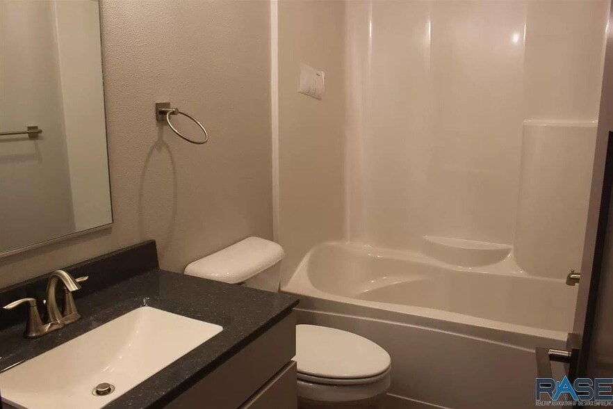 Building Photo - 1115 N Union Ave