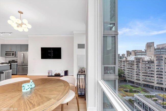 Building Photo - 170 W Polk St