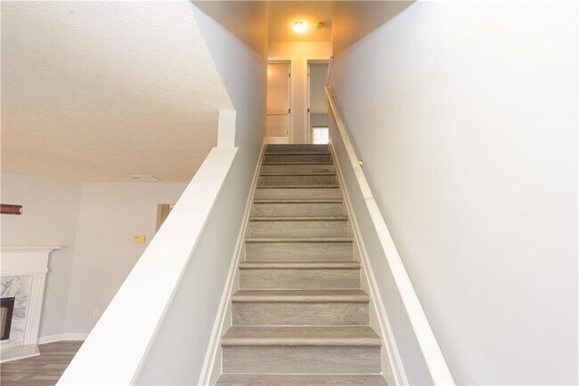 Building Photo - 811 Sugar Oak Ln