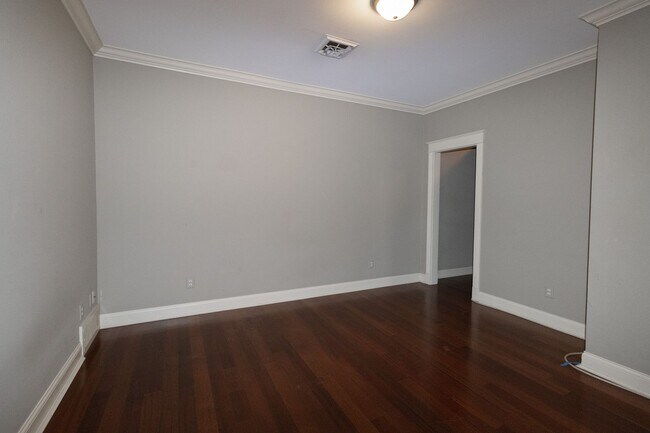 Building Photo - Upscale Luxury Downtown Apartment