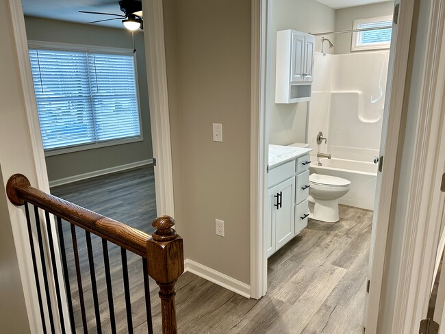 Split bedroom plan offering added privacy - 2229 Kenwood Blvd SE