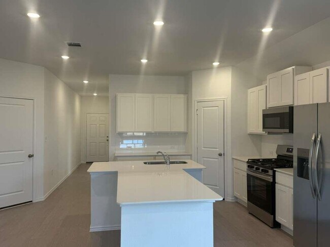 Building Photo - 205 Herald Dr