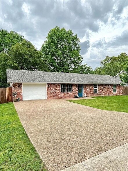 Building Photo - 721 Dockery Ln