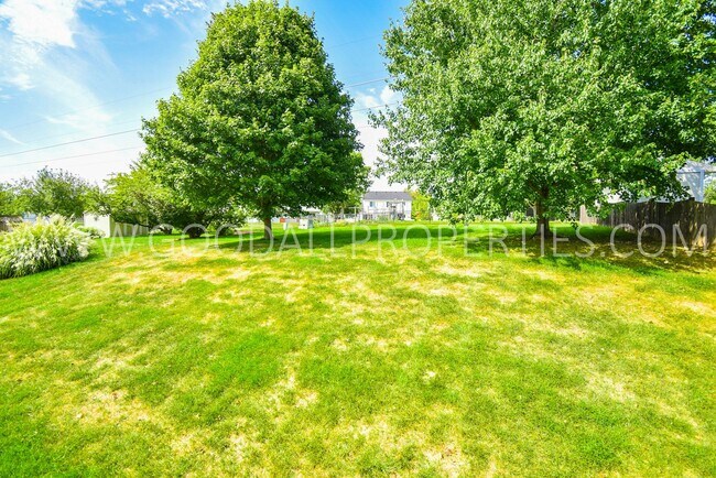 Building Photo - 3 Bedroom Home in West Des Moines