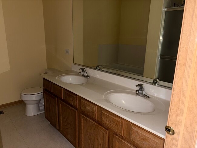 Building Photo - 250 S Alder Creek Dr