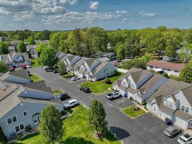 Building Photo - Year-round rental - 4 br 2.5 ba Twin Home in Seabright Village – East of Route 1