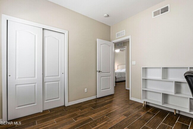 Building Photo - 3425 Dana Grey Dr