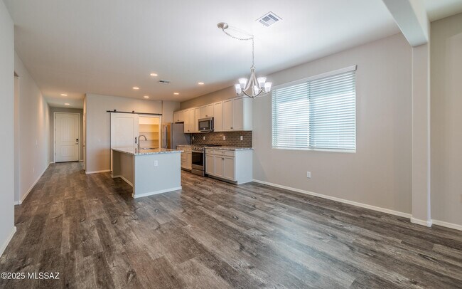 Building Photo - 10324 S Barlow Way