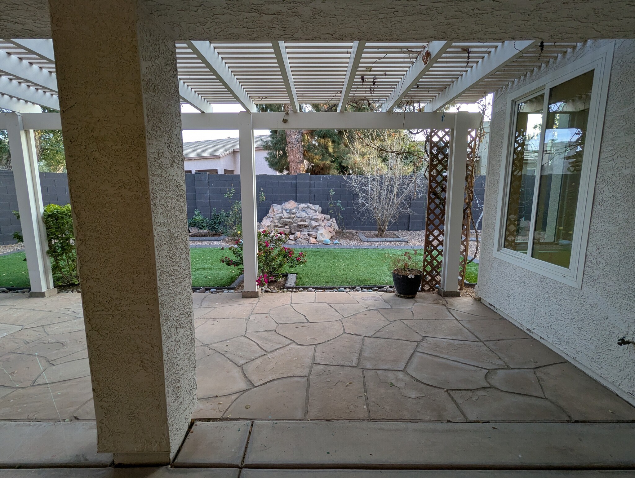 Building Photo - 267 E Smoke Tree Rd