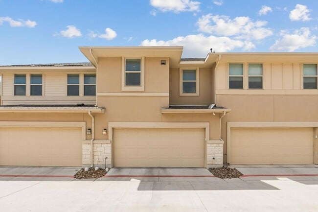 Building Photo - 6814 E Riverside Dr