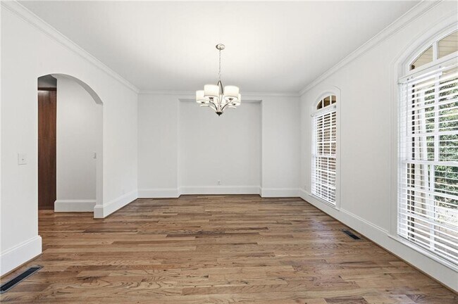 Building Photo - 125 River N Cir