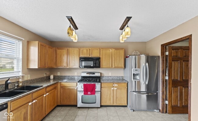 Building Photo - 2230 Cedarmill Dr