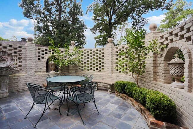 Building Photo - 9 Pine Forest Cir
