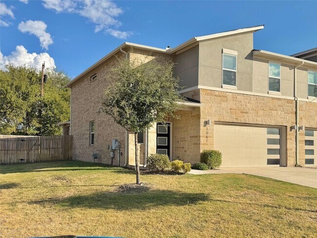 Building Photo - 1061 Winnsboro Lp