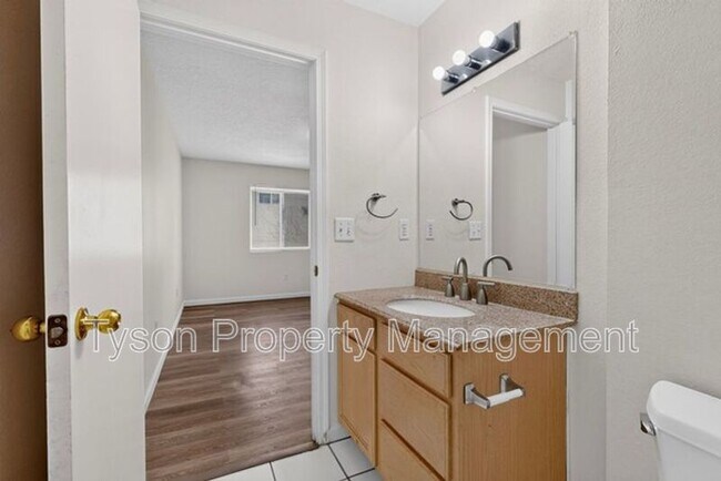 Building Photo - 328 Escena Pl SE