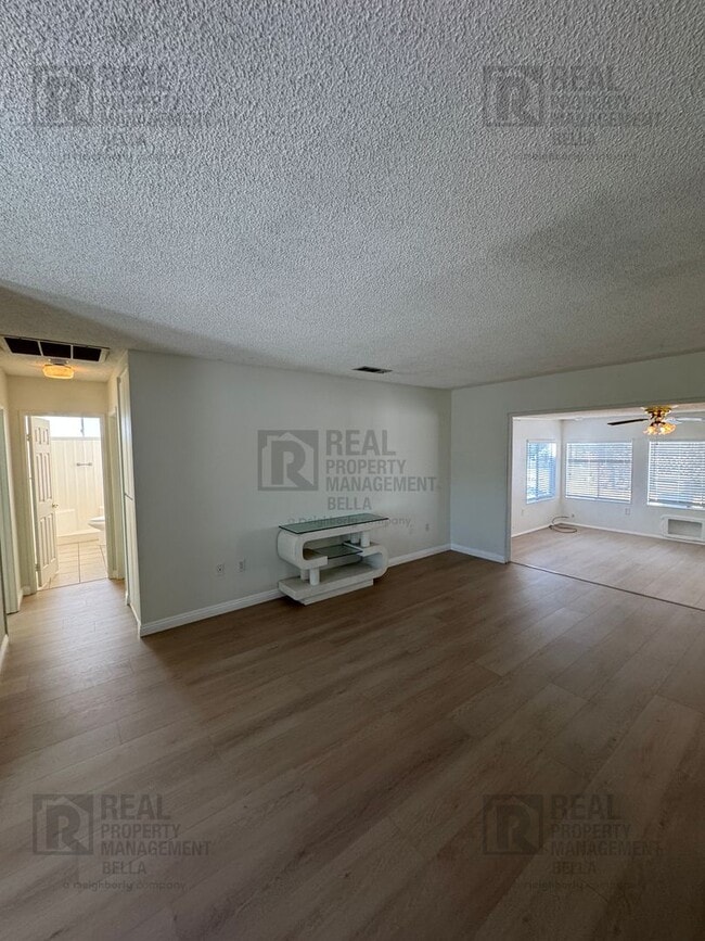 Building Photo - 55+ Community Gem: Open Floor Plan, Large Backyard & Clubhouse Amenities