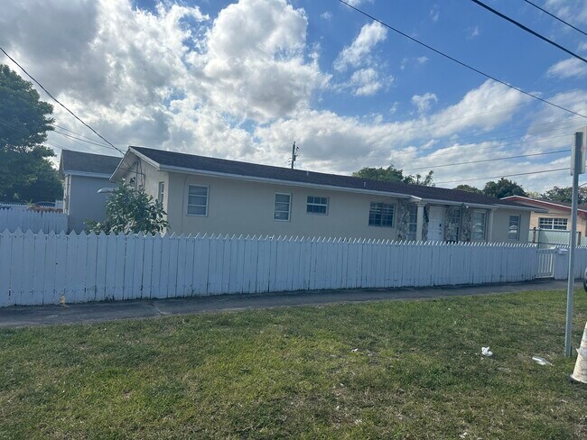Primary Photo - 17100 NE 3rd Ct