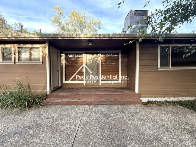Building Photo - 1280 Grove Ct